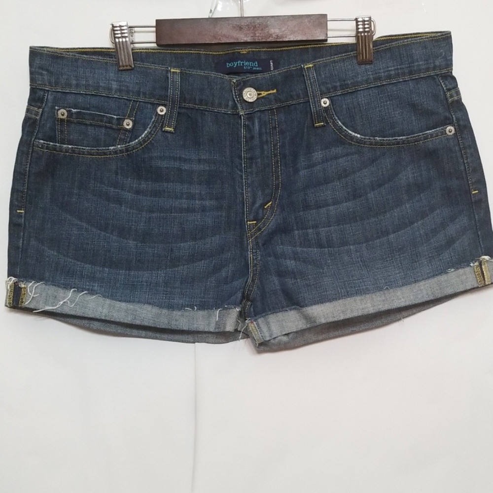 Levi's 513 boyfriend jean shorts size 9